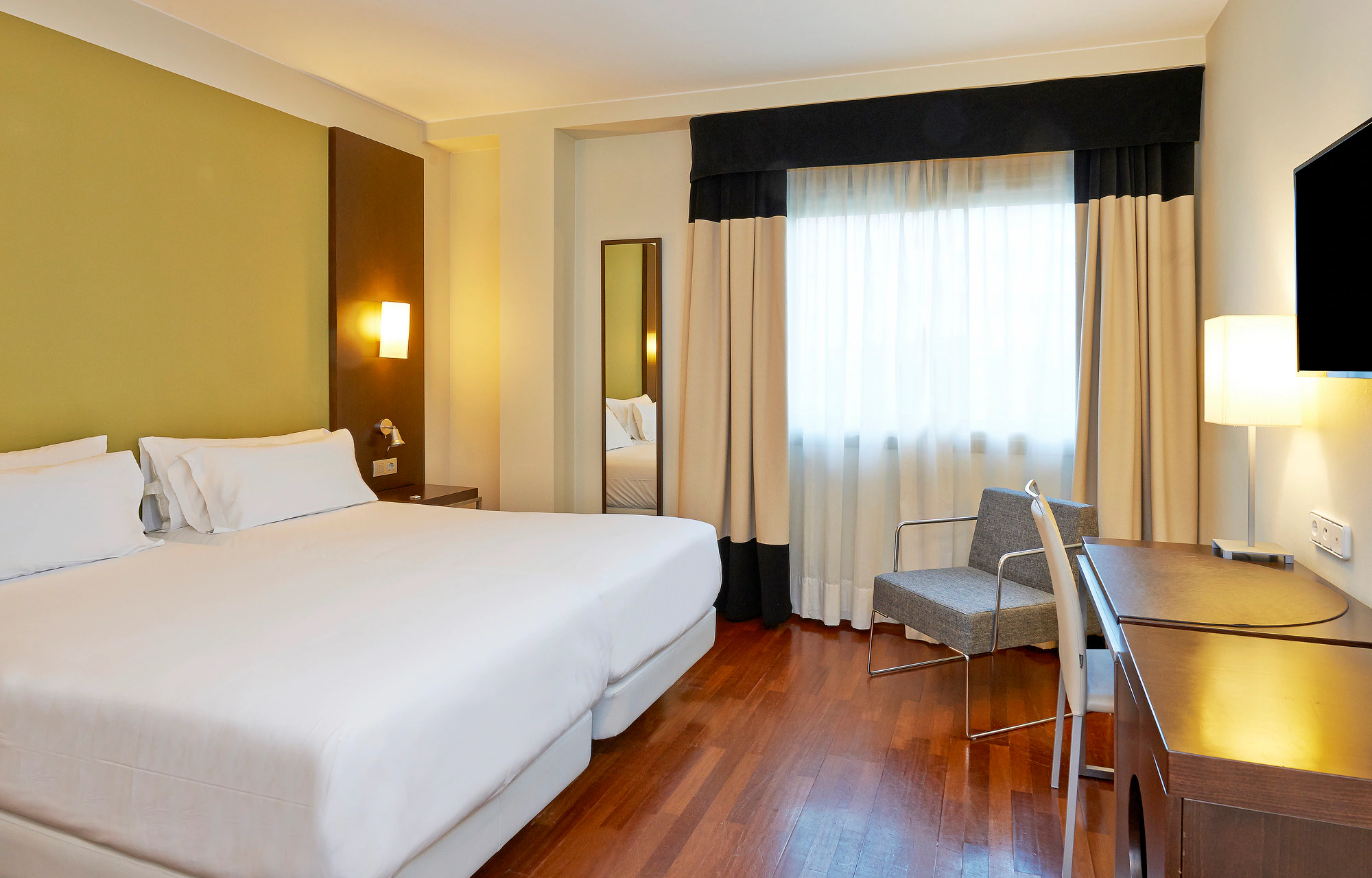 Hotel NH Sport Zaragoza room